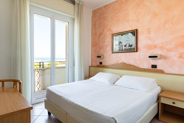 HOTEL PALOS - Prices & Reviews (Rimini/Viserbella, Italy)