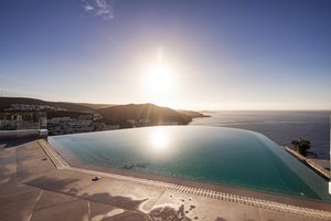 Piscina y playa