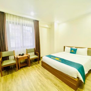  : 1 Giường đôi   : Wifi miễn phí  : Diện tích 25m2.  : Không hút thuốc.  : Hướng thành phố.