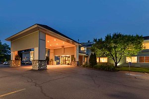 Best Western Plus Windjammer Inn & Conference Center in South Burlington