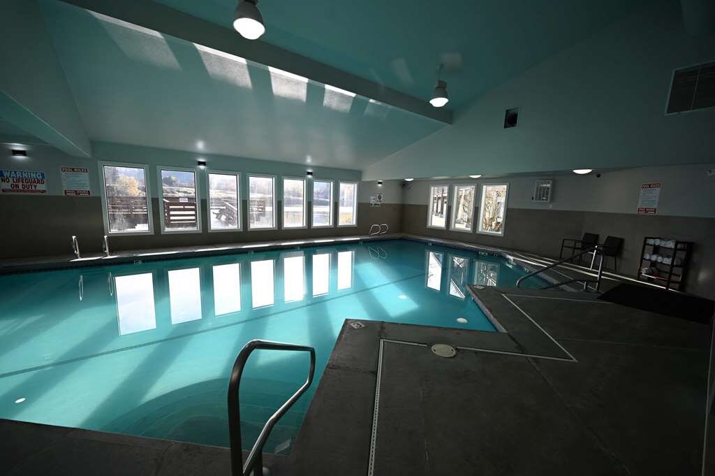 EDGEWATER INN 72 1 1 6 Prices Hotel Reviews Coos Bay OR   Indoor Pool 