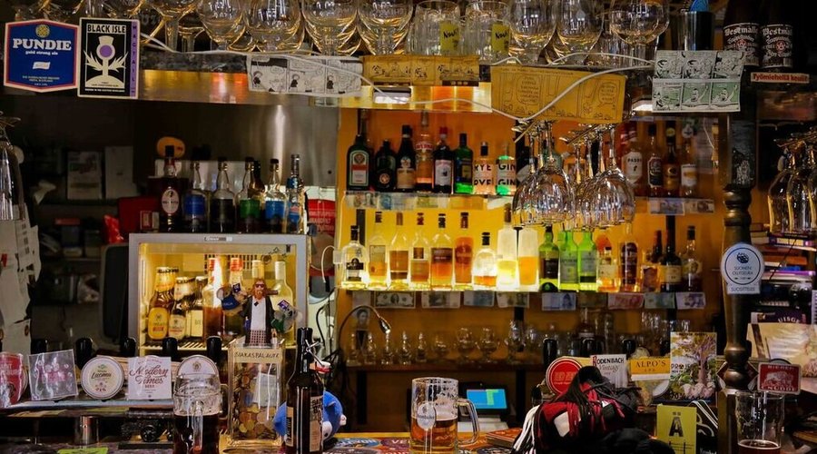 Bardesk in 2016. It has not changed much... (2024)