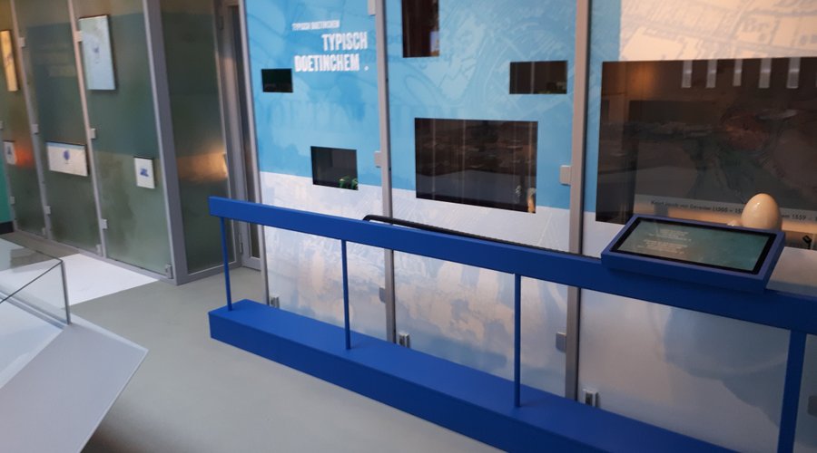 Vitrine met diverse historische plekken