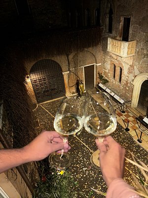 For your romantic weekend in Verona pick Relais Balcone di Giulietta