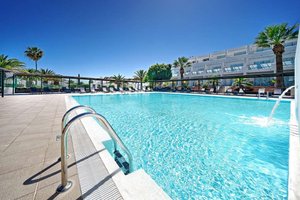 Pool & Beach