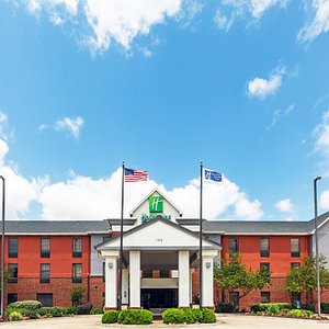 Welcome to our newly renovated hotel in Sulphur.