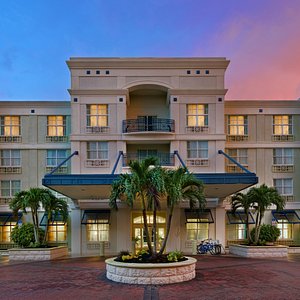 voco Sarasota welcomes you with a sea breeze and beautiful sunsets