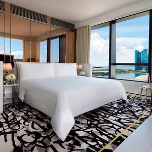 Premier Marina Bay View Suite - Bedroom
