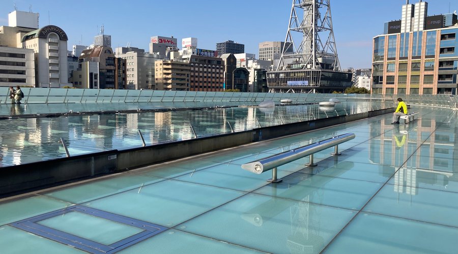 1周約200ｍのガラス張りの回廊