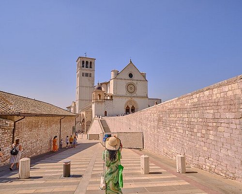 walking tour umbria italy