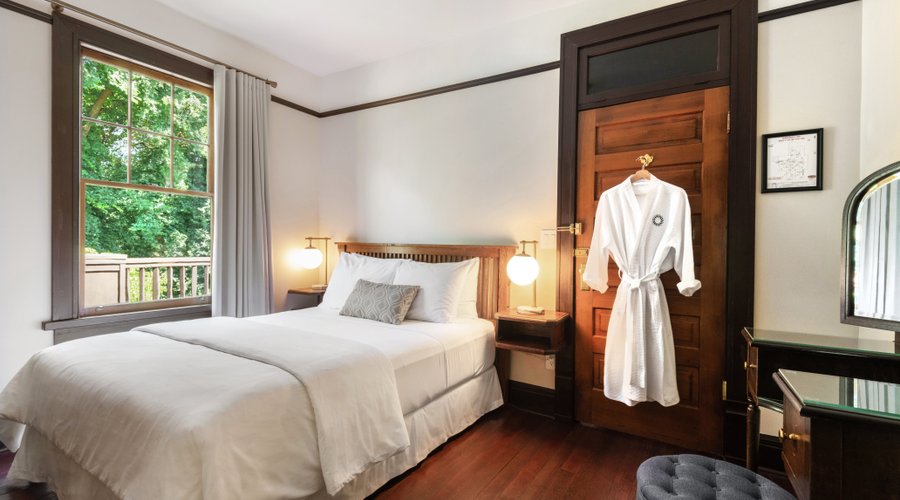 Naramata Inn Room