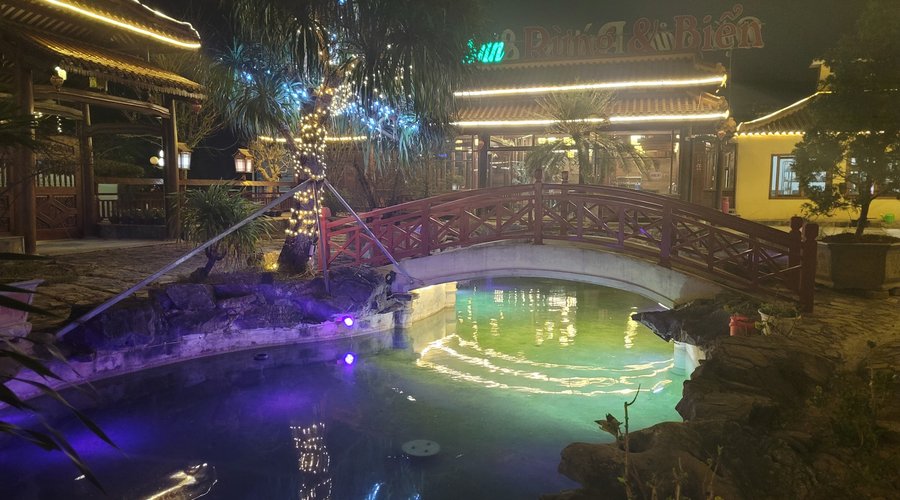 Kiến trúc độc đáo, khuôn viên đẹp
