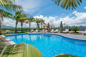 Pool & Beach