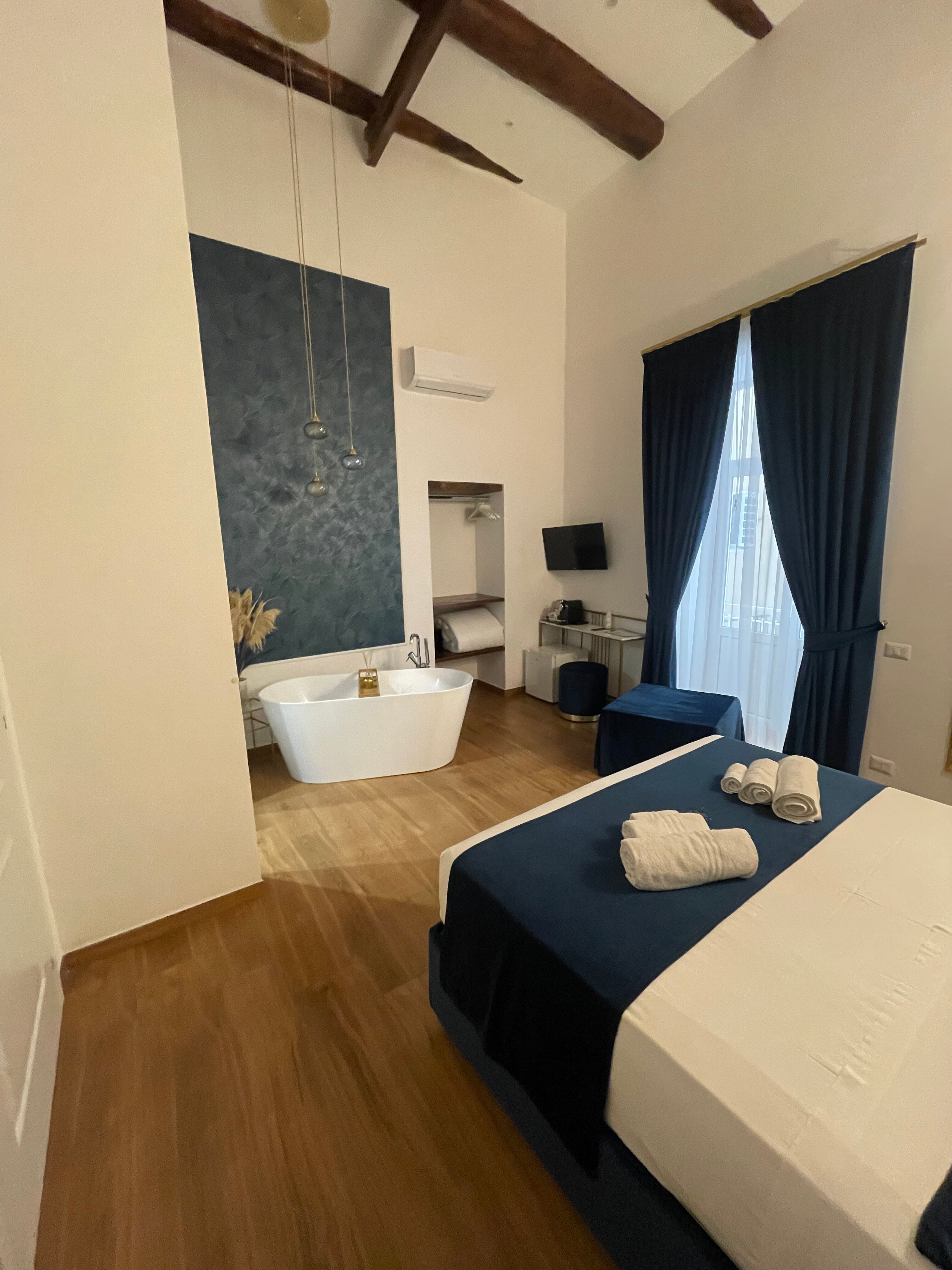 L'ANGOLO D'O CORE - Prices & B&B Reviews (Naples, Italy)