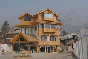 Kashmir Mahal Resorts in Srinagar