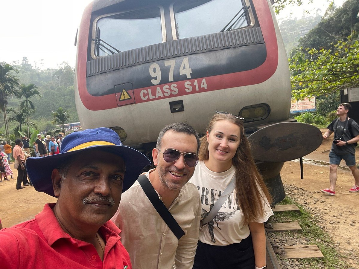 Rizlan and I enjoying the Scenery - Picture of Sri Lanka Tour Drivers,  Colombo - Tripadvisor
