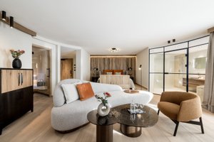 Room & Suite