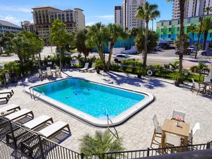 Pool & Beach