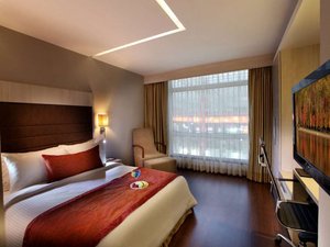 Room & Suite