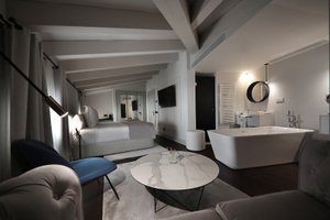 Room & Suite