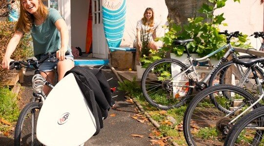 With bike, board and wetsuit to the beach