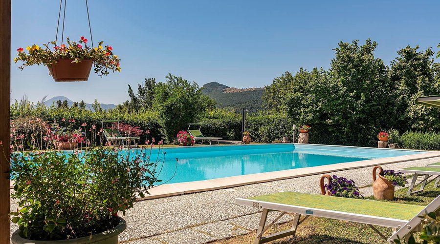 zona piscina e solarium 