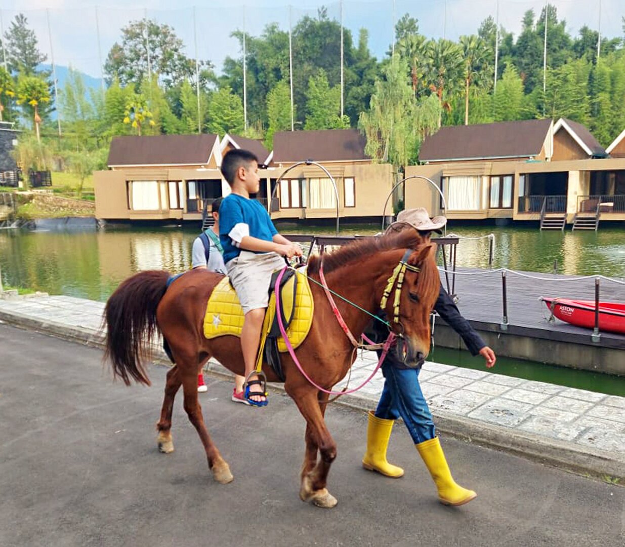 ASTON SENTUL LAKE RESORT & CONFERENCE CENTER - Updated 2024 Prices & Hotel Reviews - Sumur Batu, Indonesia ASTON SENTUL LAKE... 