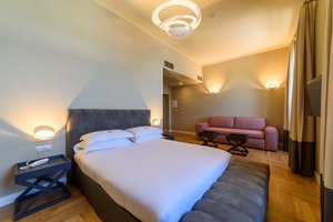 Room & Suite