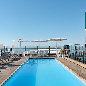 Rooftop Swimming Pool - Sea View