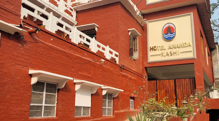 The hotel features a heritage building.