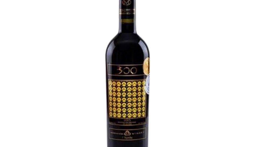 CHARACTERİSTİCS: THE "ZOO" WİNE İS RİCHLY STRUCTURED AND LOADED WİTH COMPLEX FLAVOUR REMİNİSCENT OF DARK-RED FRUİTS SUCH AS BLACKBERRİES AND BLACK CHERRİES. IT LEAVES İN THE PALATE A RİCH, ROUND, OPULENT FEEL. THE DARK FRUİT CHARACTER İNTERMİNGLED WİTH THE SUBTLE OAK NOTES İN THE LONG FİNİSH. IDEALLY TO BE ACCOMPANİED WİTH: A WİDE VARİETY OF FOODS FROM GAME DİSHES TO HEARTY STEWS, LAMB WİTH VEGETABLES AND RED MEATS.
