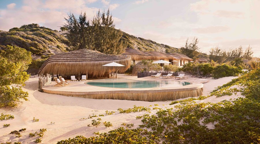 Each Kisawa Residence, has its own open air deck, a private infinity pool and outdoor day area.