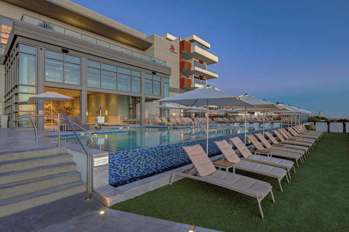 Marriott Virginia Beach Oceanfront Resort Pool Pictures & Reviews ...