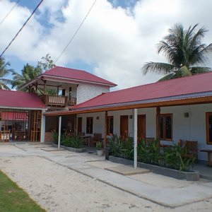 Cozy local homestay are located in Mapaddegat beach, North Sipora, Mentawai island.