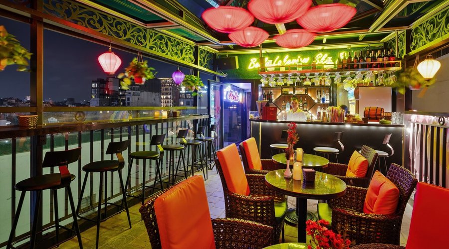 Rooftop bar with the Hoan Kiem lake view