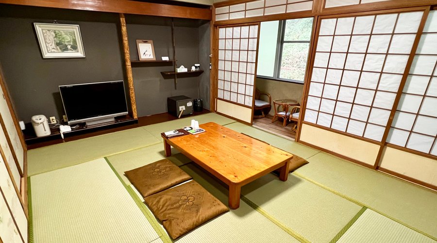 どの部屋も眺めが最高で、和室6畳・10畳・35畳、洋室6畳の部屋があります