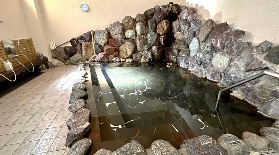古くは湯治場として利用されてきた良質な湯で疲れを癒やしましょう