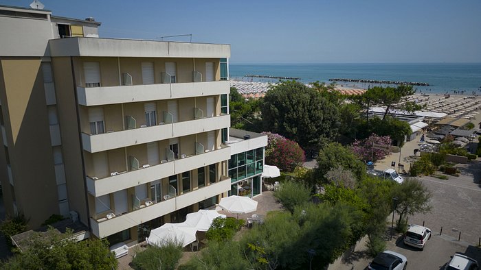 HOTEL ASTOR B&B LIDO DI CLASSE - Updated 2024 Prices, Reviews, and Photos