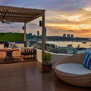 Avani Sea View Corner Suite Balcony Sunset