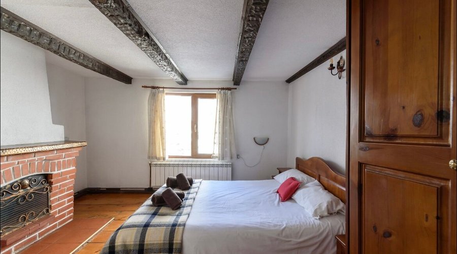 Room 2 - double room with en-suite 
