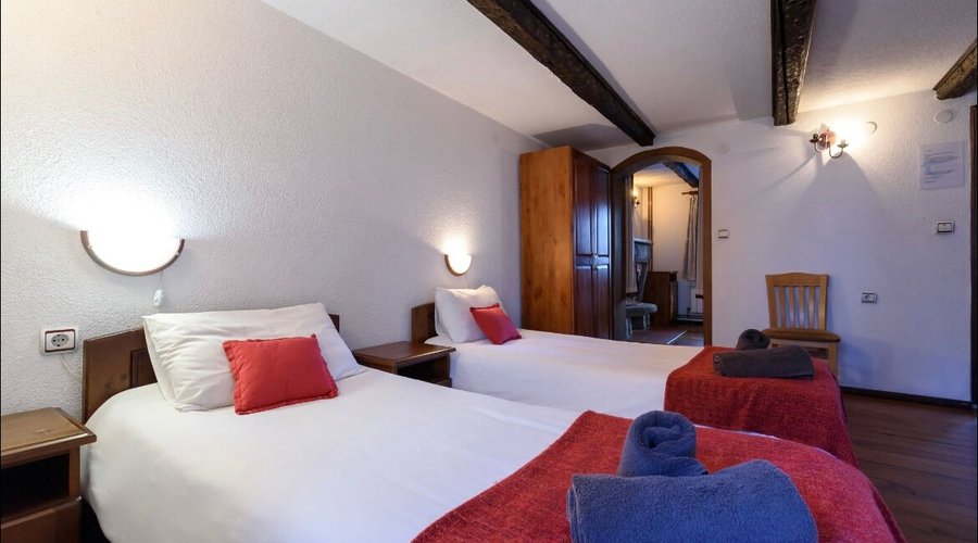 Room 1 - triple room with en-suite 