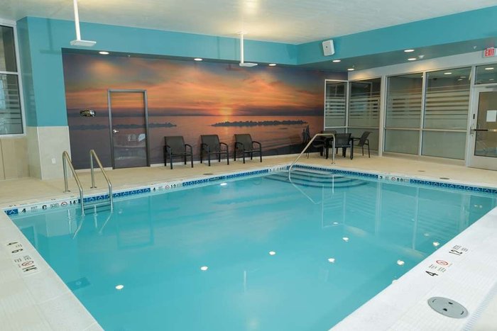 Hampton Inn & Suites Erie Bayfront Pool: Pictures & Reviews - Tripadvisor