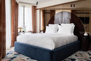 Room & Suite