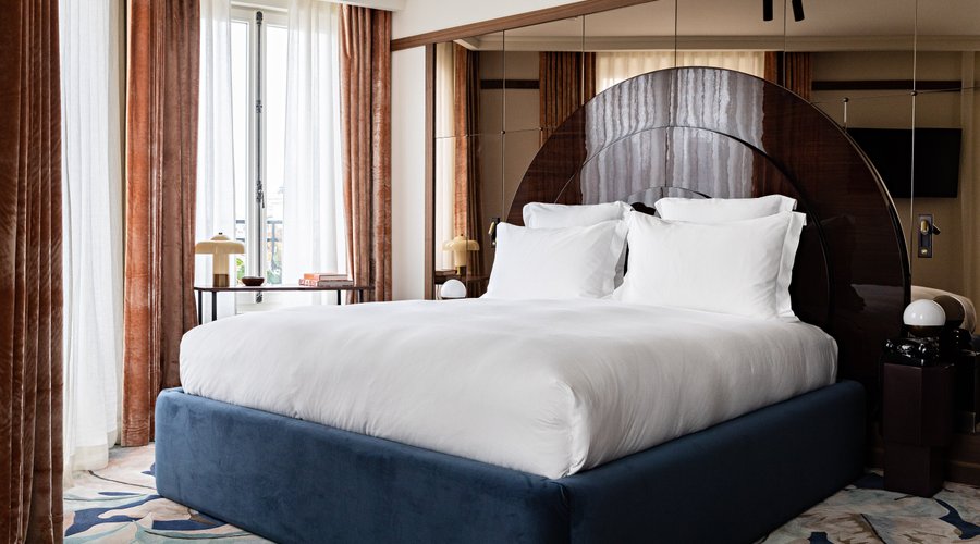 La Suite Florida :  D’une tête de lit toute en rondeur, la suite Florida dans son style « Art Déco » propose toute la douceur de vivre, ambiance très glamour, les Honeymooners vont l’adorer.