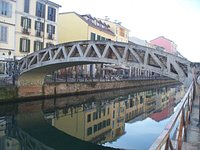 Dieci anni dalla morte di Alda Merini. Milano le dedica il ponte sul  Naviglio