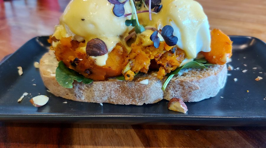 Smashed pumpkin benedict 