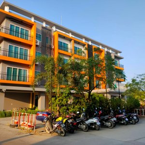 Great location to for what ever your reason to visit Fang. Has overnight security and great hotel services. 