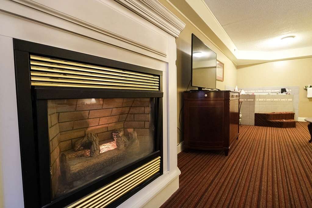 FIRESIDE INN & SUITES WEST LEBANON Updated 2024 Prices & Hotel