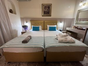 Room & Suite