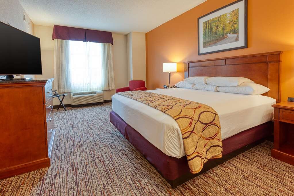 DRURY INN SUITES INDIANAPOLIS NORTHEAST Updated 2024 Prices Hotel   Nkxm Bed Deluxe King 